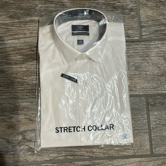 Dockers Easy Care Men’s White Dress Shirt, Size Medium - Picture 1 of 3